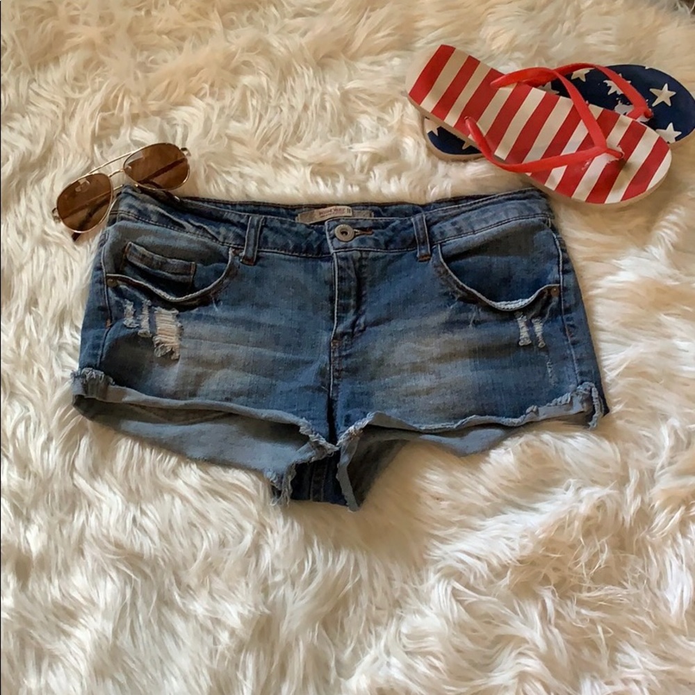 ☀️Adorable Levi shorts!